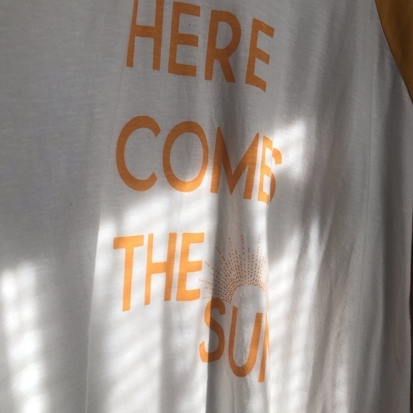 NWT -SO pullover tee with graphic design - Picture 5 of 6